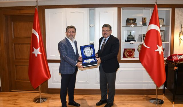 "BAKAN İBRAHİM YUMAKLI, TRABZON BÜYÜKŞEHİR BELEDİYESİ’Nİ ZİYARET ETTİ"