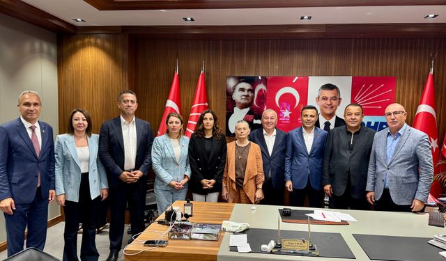 "MİLLETVEKİLİ SUİÇMEZ,İSTANBUL İL BAŞKANLIĞI'NDA POLİS ABLUKASINA KARŞI NÖBETTE"