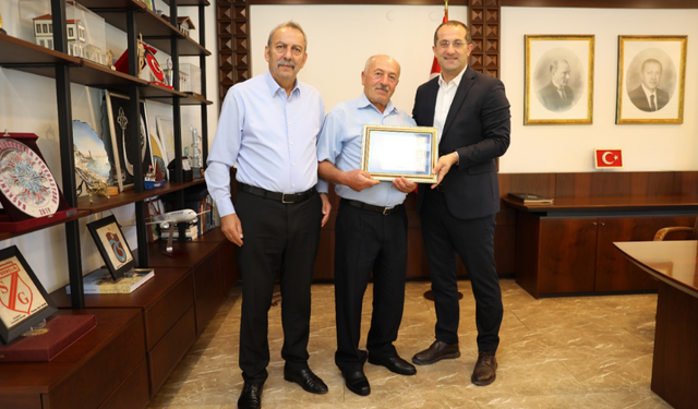 "AHİLİK GELENEĞİNİN TEMSİLCİSİ HAYRİ DERTLİOĞLU, BAŞKAN EKİM’İN MİSAFİRİ OLDU"