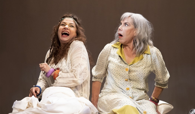 "TRABZON DEVLET TİYATROSU PERDELERİNİ YARIN AÇIYOR"