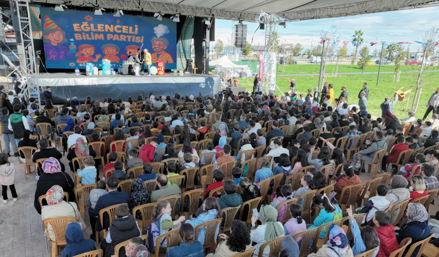 "TRABZON'DA BİLİM ŞENLİĞİ SÜRÜYOR"