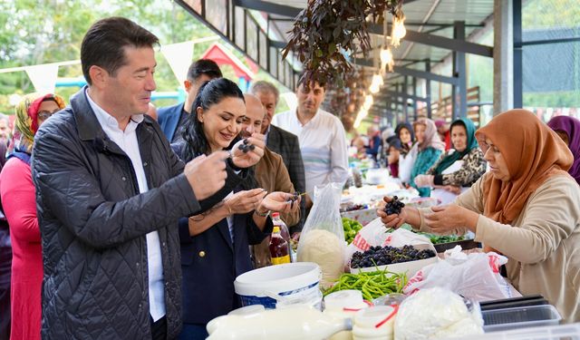 "AYGÖREN VADİSİ KÖY ÜRÜNLERİ PAZARI HAFTA SONLARININ UĞRAK YERİ OLDU"