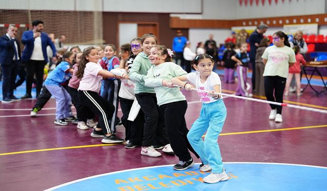 "AKÇAABAT BELEDİYESİ’NDEN KIZ ÇOCUKLARINA UNUTULMAZ GÜN"