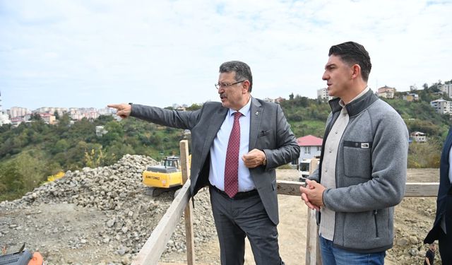 "BAŞKAN GENÇ, SORUNLARI YERİNDE TESPİT EDİYOR"