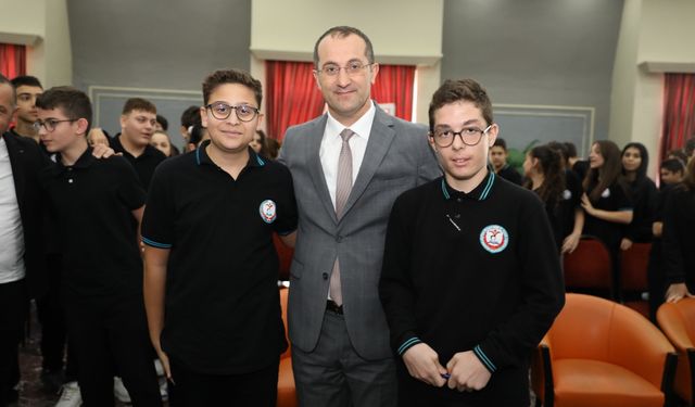 "BAŞKAN EKİM, KARİYER GÜNLERİ’NDE ÖĞRENCİLERLE GELECEĞİ KONUŞTU"