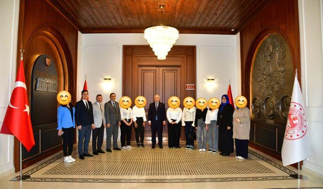 “MESLEĞİM VE GELECEĞİM ELLERİMDE”