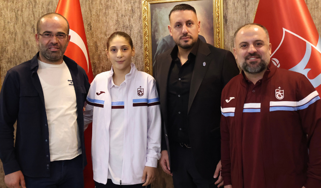 "MİLLİ BOKSÖR ESMANUR YURTSEVER TRABZONSPOR’DA"