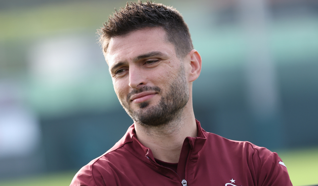 "FUTBOLCU OKAY YOKUŞLU BASIN TOPLANTISI DÜZENLEDİ"