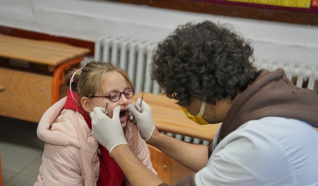 "ORTAHİSAR BELEDİYESİ’NDEN ÖĞRENCİLERE AĞIZ VE DİŞ SAĞLIĞI TARAMASI"
