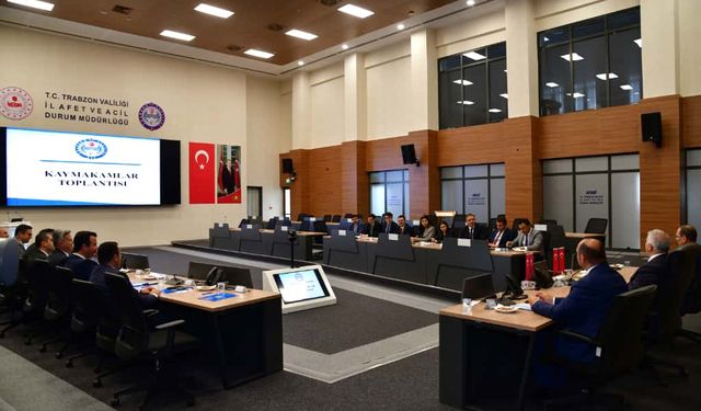 "VALİ AZİZ YILDIRIM BAŞKANLIĞINDA DEĞERLENDİRME TOPLANTISI DÜZENLENDİ"