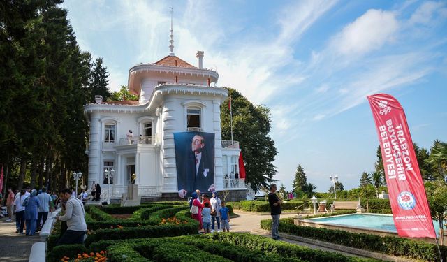 "ATATÜRK KÖŞKÜ 10 KASIM'DA ÜCRETSİZ ZİYARET EDİLEBİLECEK"