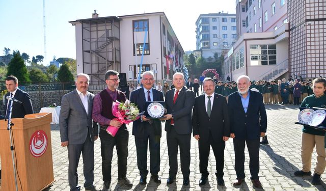 "ORTAHİSAR KIZ ANADOLU İMAM HATİP LİSESİ YERLEŞKESİNE YENİ EĞİTİM YUVASI KAZANDIRILDI"