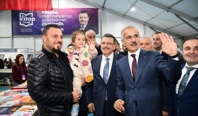 "BAŞKAN GENÇ, BAKAN URALOĞLU VE TS TEKNİK DİREKTÖRÜ TEKKE KİTAP FUARI'NI GEZDİ"