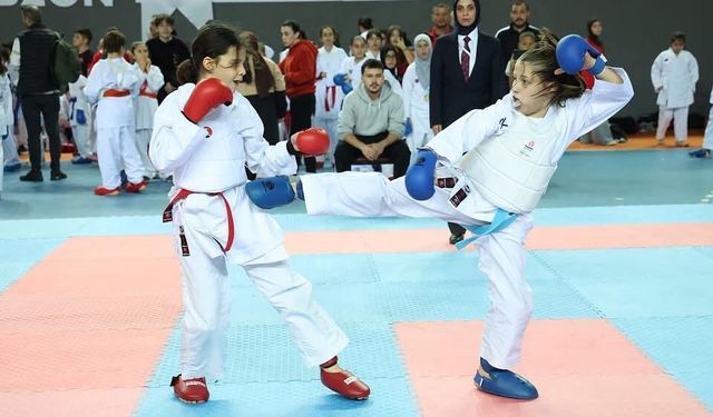 "TÜRKİYE YILDIZLAR KARATE LİGİ’NDE İLK ETAP TRABZON AYAĞI TAMAMLANDI"