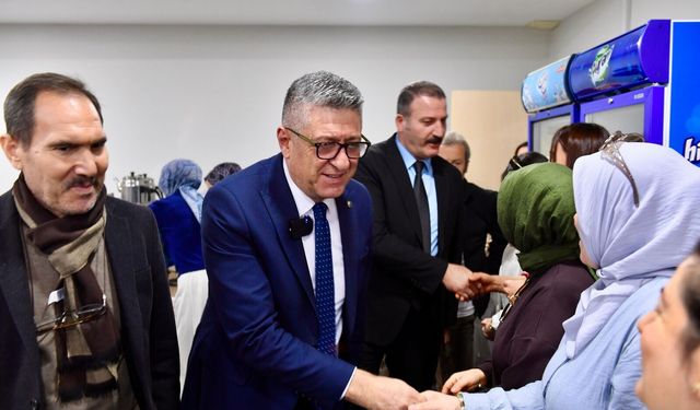 "BAŞKAN YARDIMCISI ARSLAN’DAN OKULLARA ‘ÖĞRETMENLER GÜNÜ’ ZİYARETİ"