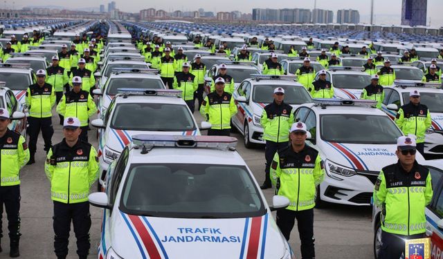 "VALİ AZİZ YILDIRIM, İSTANBUL'DA YENİ ARAÇLARIN HİZMETE ALIM TÖRENİNE KATILDI"