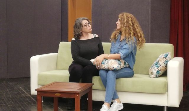 "AKÇAABAT BELEDİYE TİYATROSU YENİ SEZON İÇİN PERDE AÇIYOR"