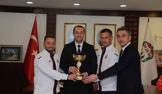 "GENÇ SPORCULARDAN BAŞKAN EKİM’E ZİYARET"