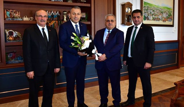 "TRABZON MUHTARLAR FEDERASYONU’NDAN VALİ TAHİR ŞAHİN’E ZİYARET"