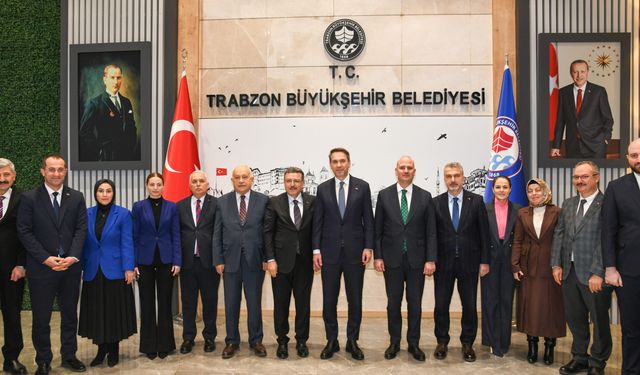 "BAKAN BAYRAKTAR’DAN TRABZON BÜYÜKŞEHİR BELEDİYESİ’NE ZİYARET"