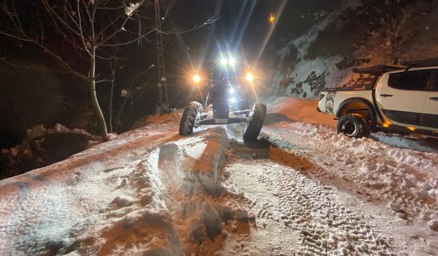 "BÜYÜKŞEHİR'İN YOL KAHRAMANLARI SABAHA KADAR 84 MAHALLENİN YOLUNU AÇTI"