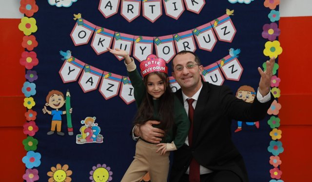 "BAŞKAN EKİM ÖĞRENCİLERİN KARNE HEYECANINA ORTAK OLDU"