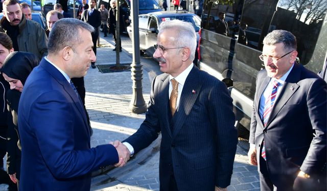 "ULAŞTIRMA VE ALTYAPI BAKANI URALOĞLU’NDAN TRABZON VALİLİĞİ’NE ZİYARET"