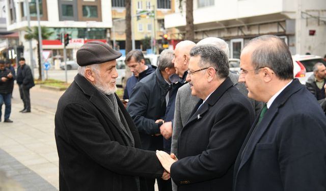 "BAŞKAN GENÇ ARAKLI’DA ESNAF VE VATANDAŞI DİNLEDİ"