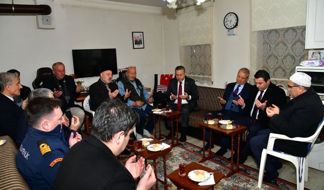 "VALİ TAHİR ŞAHİN, 15 TEMMUZ ŞEHİDİ ZİYA İLHAN DAĞDAŞ’IN BABASINI ZİYARET ETTİ"