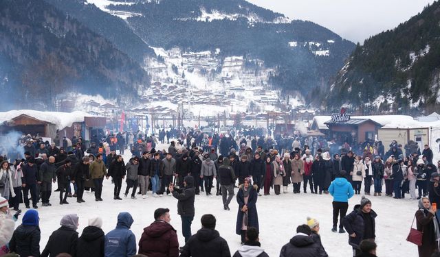 "UZUNGÖL KIŞ FESTİVALİ RENKLİ GÖRÜNTÜLERLE BAŞLADI"