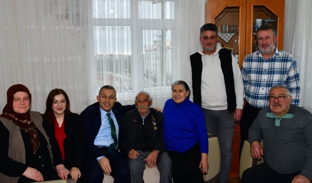 "VALİ TAHİR ŞAHİN VE EŞİ, KORE GAZİSİ HARUN ÖZDEMİR’İ EVİNDE ZİYARET ETTİ"