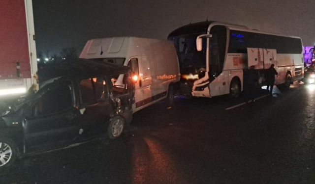 ANADOLU OTOYOLU’NDA 16 ARAÇLI ZİNCİRLEME KAZA: 6 YARALI