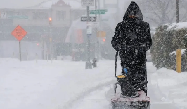 “ABD’DE KAR ALARMI: 5 BİNDEN FAZLA UÇUŞ İPTAL EDİLDİ”