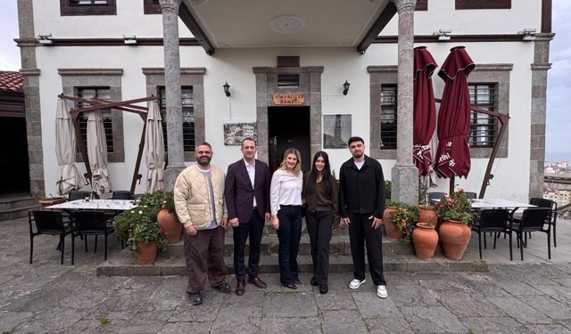 "BAŞKAN EKİM, OZAN TUFAN VE EŞİ ROJİN TUFAN’I TARİHİ TİMURCİLER KONAĞI’NDA AĞIRLADI"