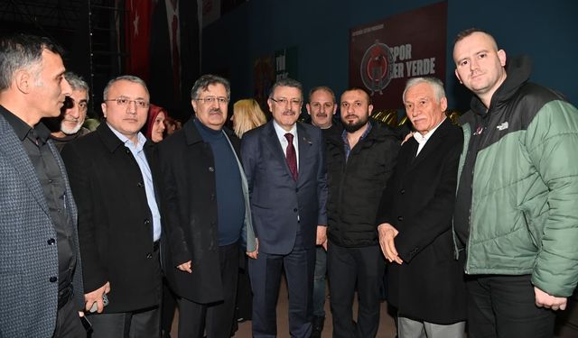 "BAŞKAN GENÇ VE BAKAN URALOĞLU, AK TEŞKİLATLA İFTAR SOFRASINDA BİR ARAYA GELDİ"