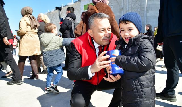 "VALİ TAHİR ŞAHİN, 2500 ÇOCUKLA TEKNE ORUCU ETKİNLİĞİNDE BULUŞTU"