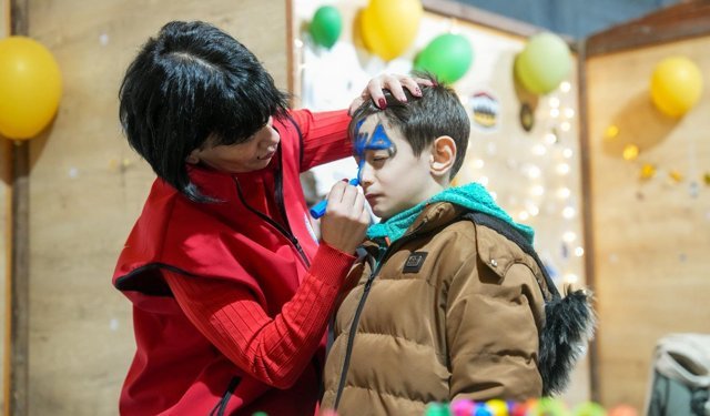 "BÜYÜKŞEHİR'İN RAMAZAN ETKİNLİKLERİ KÜÇÜKLERİ DE BÜYÜKLERİ DE EĞLENDİRİYOR"