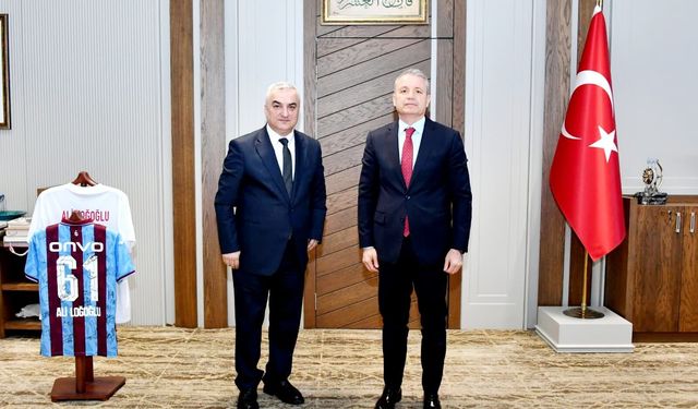 "TRABZON ARTVİNLİLER DERNEĞİNDEN İL EMNİYET MÜDÜRÜ ALİ LOĞOGLU'NA ZİYARET"