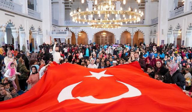 "HANİFE HATUN CAMİİ ÇOCUKLARLA ŞENLENDİ"