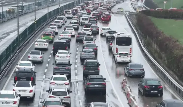 "BAYRAMDA ULAŞIMDA YOĞUNLUK: 12 MİLYONU AŞKIN ARAÇ GEÇİŞ YAPTI"