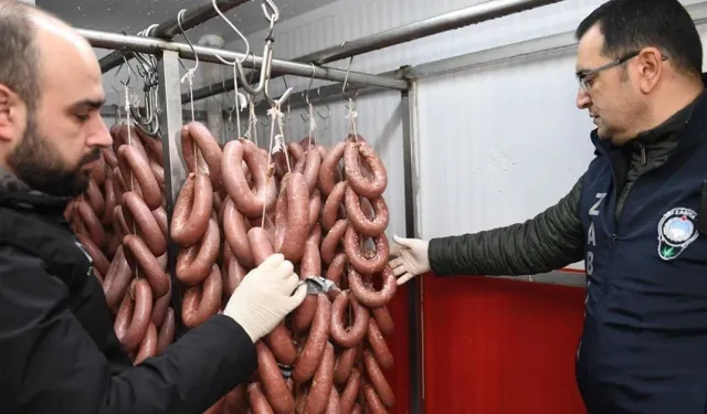 "BURSA’DA DENETİM 700 KİLOGRAM SUCUK İMHA EDİLDİ"