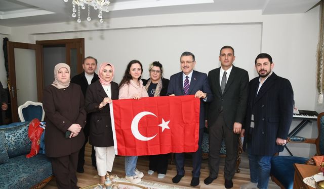 "BAŞKAN GENÇ, YOMRA’DA GÖNÜL SOFRASINDA VATANDAŞLARLA BULUŞTU"