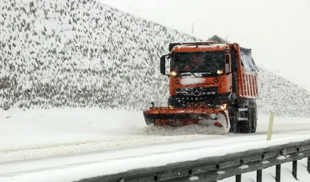 "DOĞU’DA KAR ALARMI: 198 YERLEŞİM YERİNE ULAŞIM KESİLDİ"