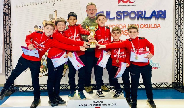"AKÇAABATLI ÖĞRENCİLER MASA TENİSİNDE TRABZON ŞAMPİYONU"