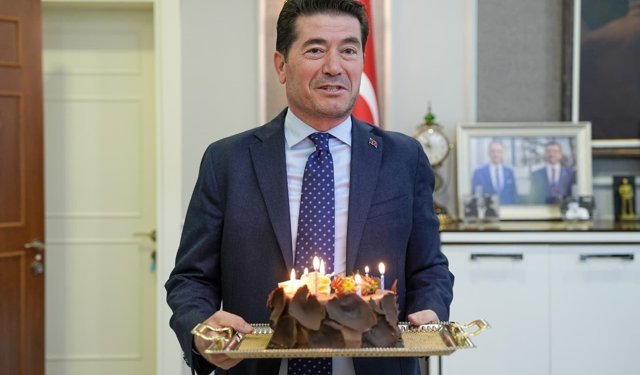 "BAŞKAN KAYA’YA DOĞUM GÜNÜ SÜRPRİZİ"