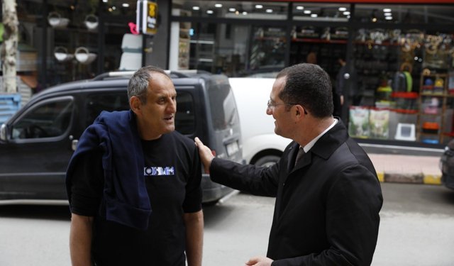 "KAPI KAPI GEZEN BAŞKAN EKİM HER KAPIYI ÇALMAK, HER GÖNLE DOKUNMAK BOYNUMUZUN BORCU”