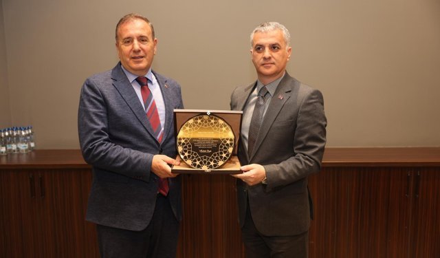 “BAŞKAN BIYIK’TAN TDTM YÖNETİMİNE TEŞEKKÜR PLAKETİ”