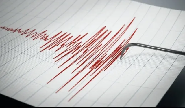 "AKDENİZ'DE 5 BÜYÜKLÜĞÜNDE DEPREM KORKUTTU"