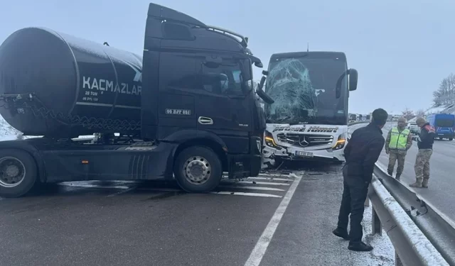 "ERZURUM’DA ZİNCİRLEME KAZA: 5 YOLCU YARALANDI"