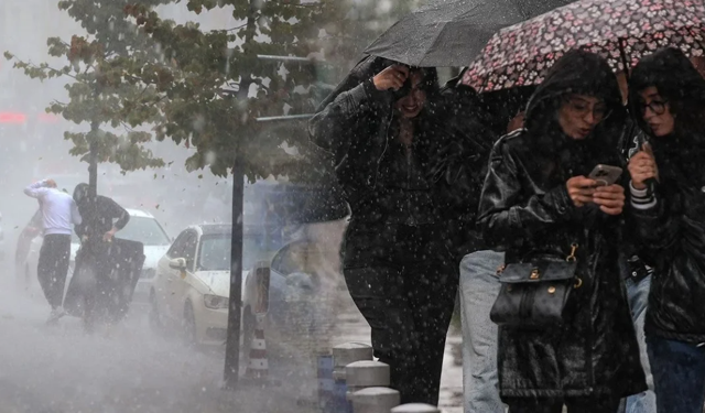 METEOROLOJİ'DEN 19 İL İÇİN UYARI “KUVVETLİ YAĞIŞ GELİYOR”